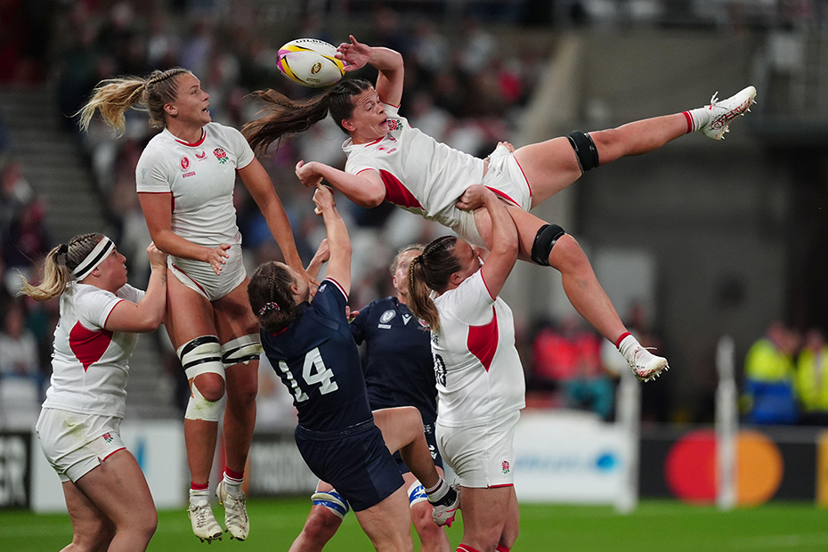 England's Abbie Ward attempts to catch a high ball during the Women's Rugby World Cup 2025 Pool A match at the Stadium Of Light, Sunderland. 