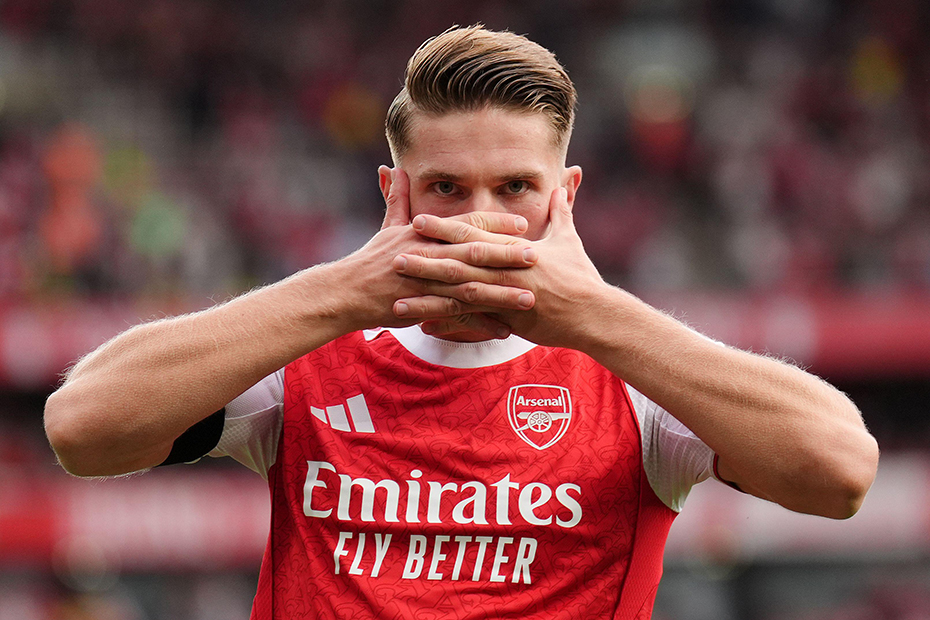 Arsenal's Viktor Gyokeres celebrates scoring their side's third goal of the game during the Premier League match at the Emirates Stadium, London. 